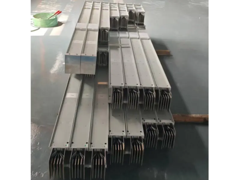 Fabricant professionnel de barres omnibus qui dynamise les secteurs industriels et des énergies renouvelables avec des solutions de distribution d'énergie personnalisées pour les usines et les centres de données